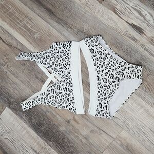 Black and white 2 piece